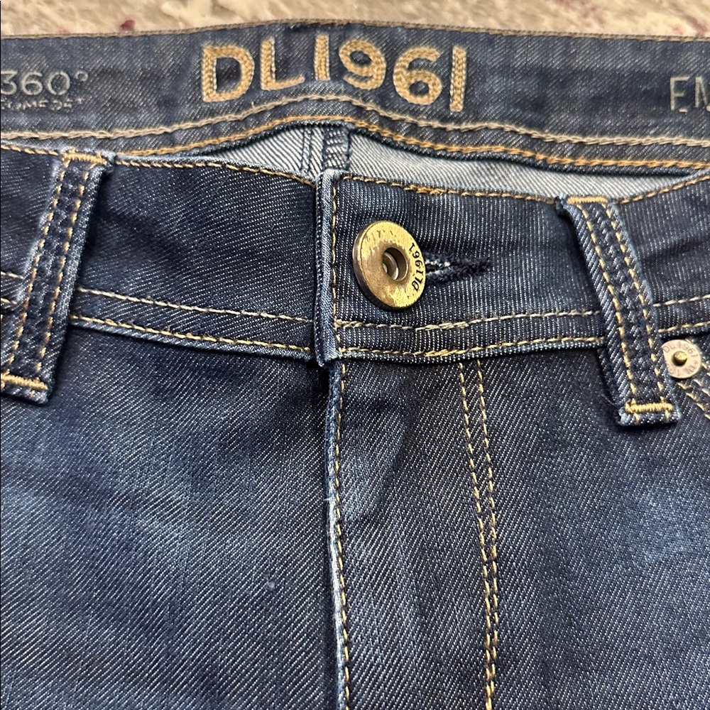 DL1961 Emma mid-rise skinny ankle 360-degree stretch jeans.